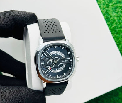 Classic Analog Men’s Wristwatch