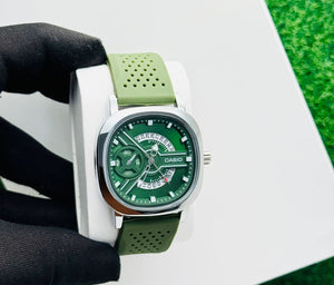 Classic Analog Men’s Wristwatch