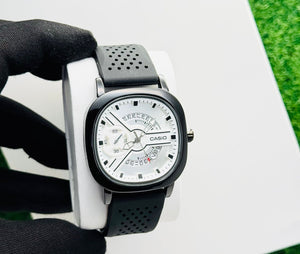 Classic Analog Men’s Wristwatch